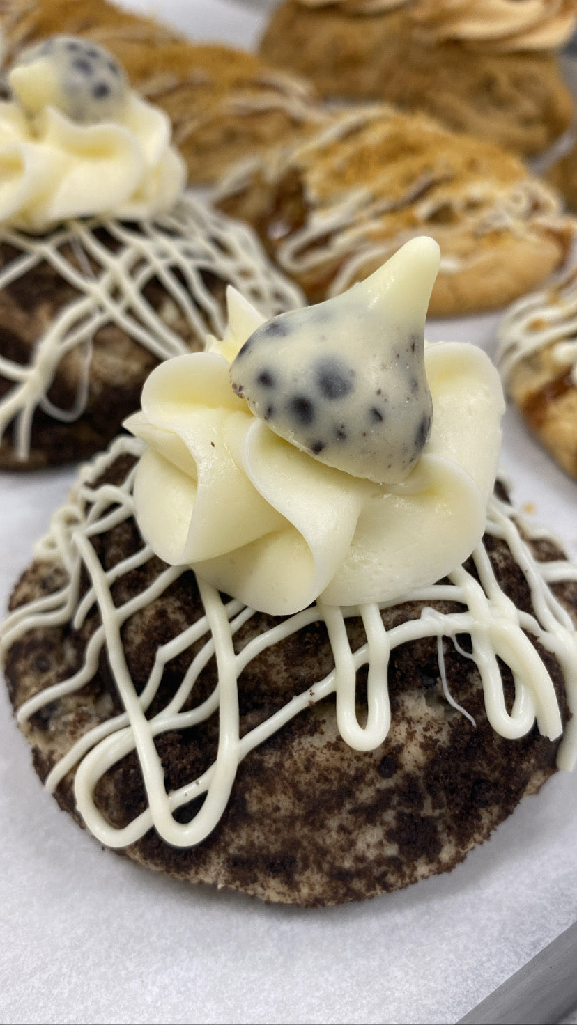 Cookies & Creme Cheesecake Cookies - Mcks' Cupcakes in South Florida